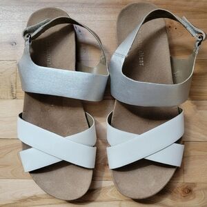 Naturalizer Slingback Flat Sandals Size 9 Silver And White